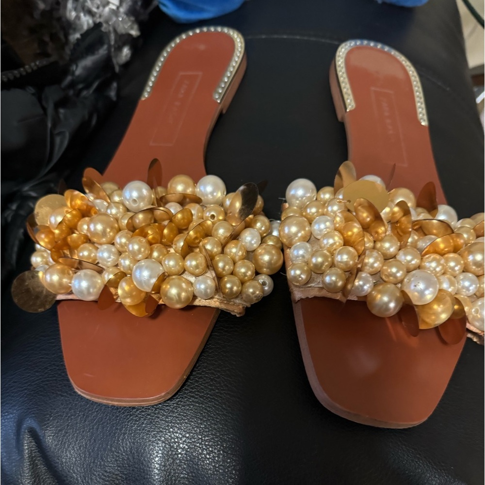Zara cute pearl slides ..nice for vacation size 39